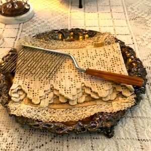 GUC- Vintage Made in the USA Bakelite Cake Breaker